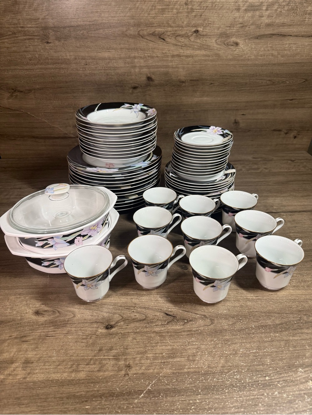 Mikasa Charisma Black L9050 Fine China 62 Pc Dinnerware Set Service for 12 Japan